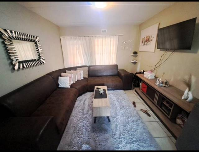 2 BEDROOM APARTMENT FOR SALE IN HEUWELOORD